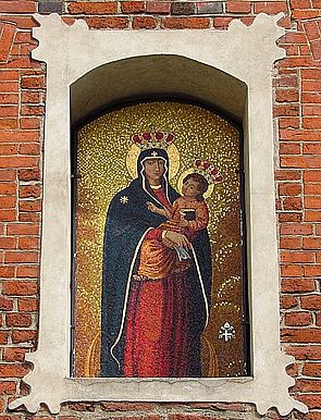 Mozaika Matki Bożej Królowej Pokoju, Brama Górna