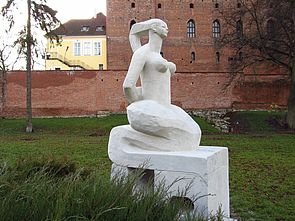 Rzeźba Łyna, Park Podzamcze