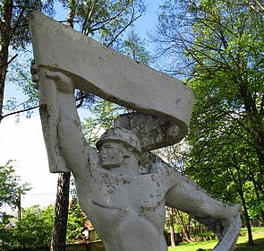 Pomnik Żołnierz Polski, ulica Szarych Szeregów