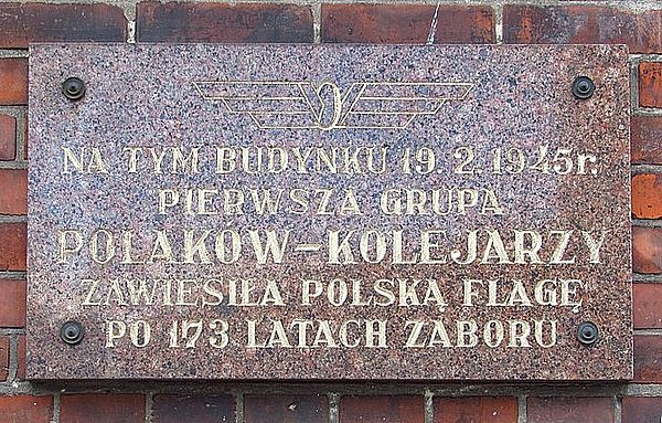 Tablica pamiątkowa poświęcona polskim kolejarzom, ulica M. Zientary-Malewskiej 2