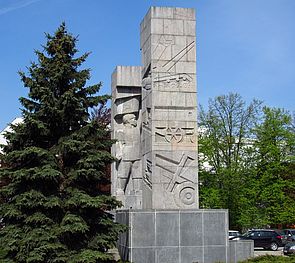 Pomnik Wyzwolenia Ziemi Warmińsko-Mazurskiej, Plac Xawerego Dunikowskiego