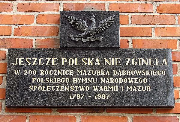 Tablica upamiętniająca dwusetną rocznicę Mazurka Dąbrowskiego, Dom Gazety Olsztyńskiej