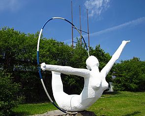 Rzeźba Gimnastyczka, Stadion Stomilu