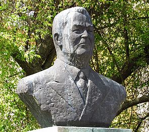 Popiersie Michała Lengowskiego, Plac Jedności Słowiańskiej
