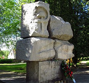 Pomnik Żołnierzy Radzieckich, ulica Szarych Szeregów 