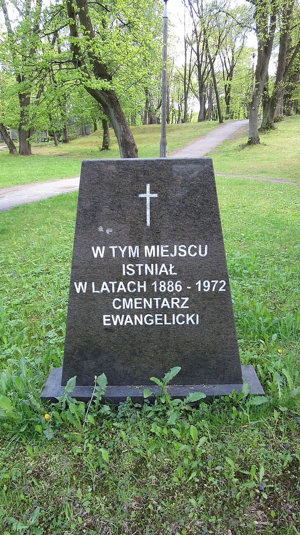 Kamień upamiętniający dawny cmentarz ewangelicki, al. Wojska Polskiego