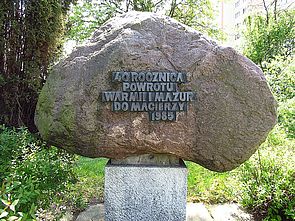 Kamień upamiętniający 40. rocznicę powrotu Warmii i Mazur do Macierzy