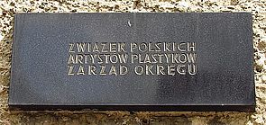 Tablica Związku Polskich Artystów Plastyków, ulica Zamkowa 2a