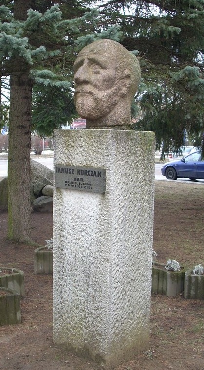 Pomnik Janusza Korczaka, ulica Żołnierska